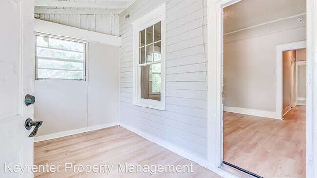 Building Photo - 3 br, 2 bath House - 1357 W 16 St