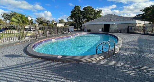 Building Photo - 7800 S Colony Cir