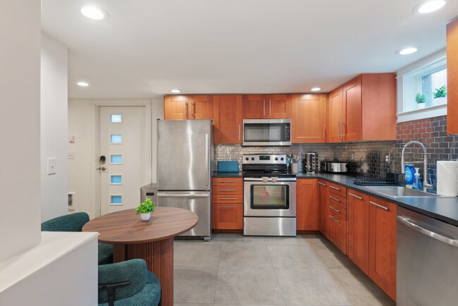 Foto del edificio - 9438 N Portsmouth Ave