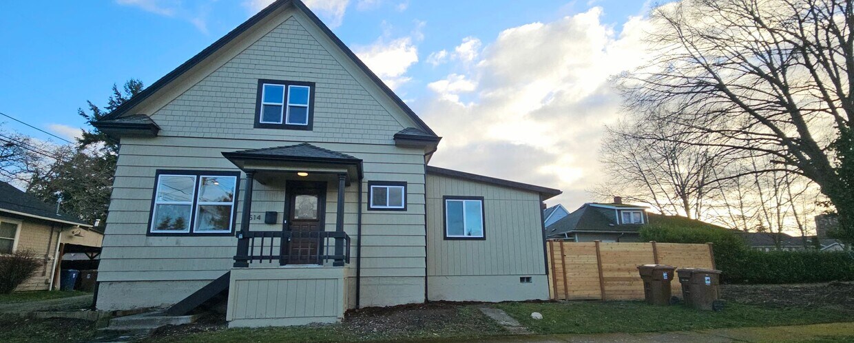 Foto principal - REDUCED! Recently Renovated 2 Story Tacoma...