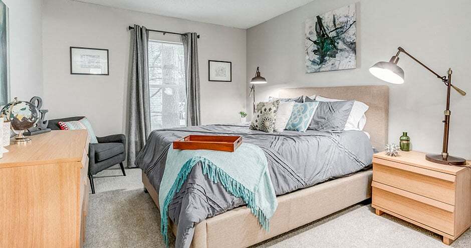 Whispering Lake Apartments - 10415 E 43rd St Kansas City, MO 64133