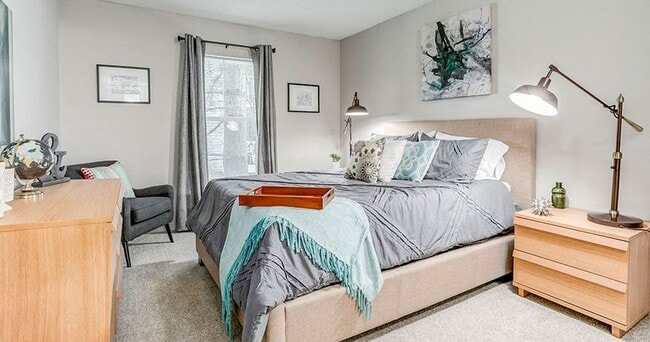 Foto del edificio - Whispering Lake Apartments
