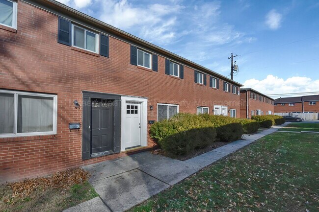 Foto del edificio - 870 N Meadows Ct