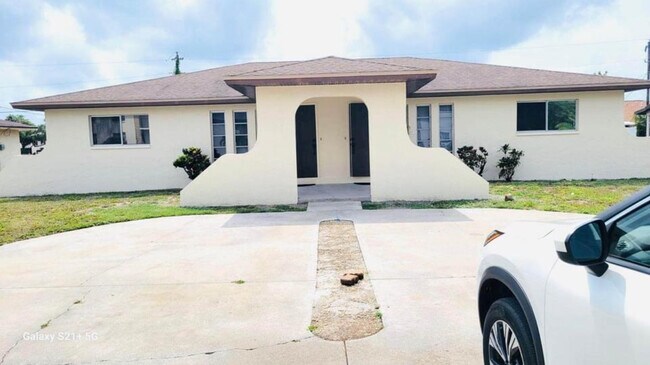 Foto del edificio - 640 SE 13th Ave