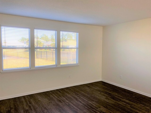 Foto del edificio - 75050 Ravenwood Drive
