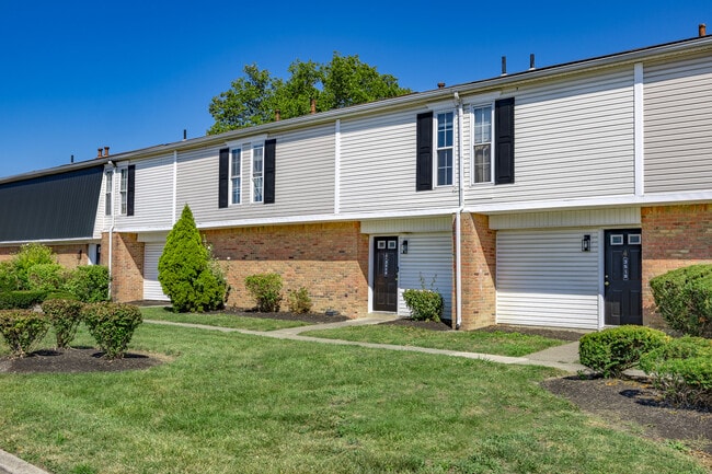 Foto del edificio - Ashton Pines Apartments & Townhomes