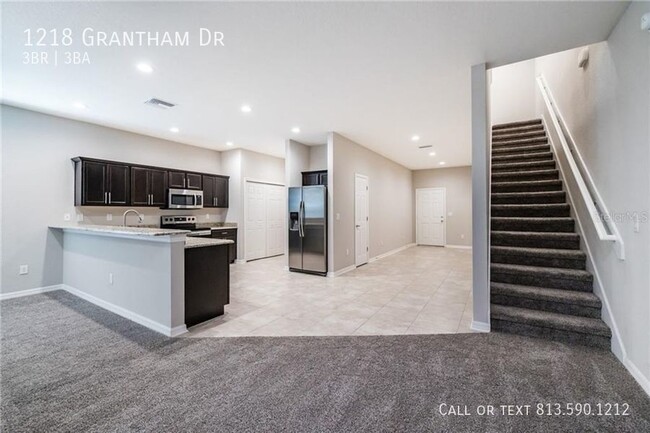 Building Photo - Beautifully Sarasota Townhome - Furnished ...