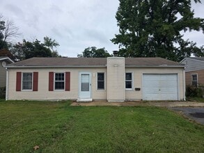 Building Photo - 717 St Paul Dr