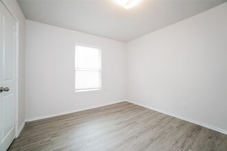 Building Photo - 415 Brushback Dr