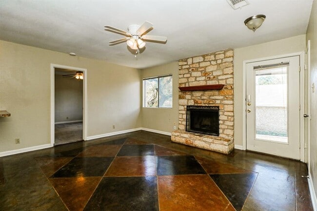 Building Photo - 9903 Hundred Oaks Cir
