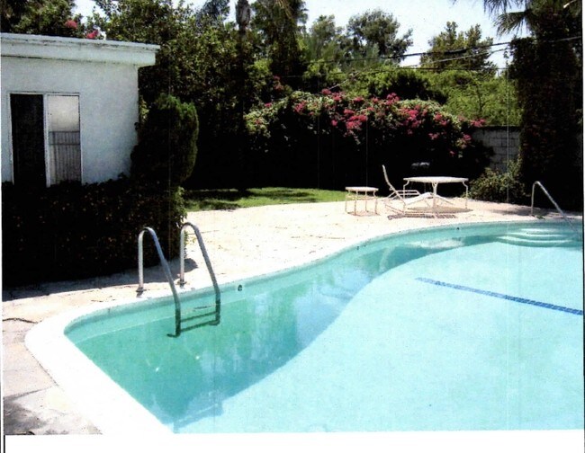 Building Photo - 275 E Tamarisk Rd