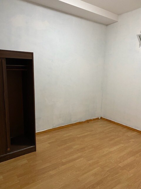 Building Photo - 564 46th St