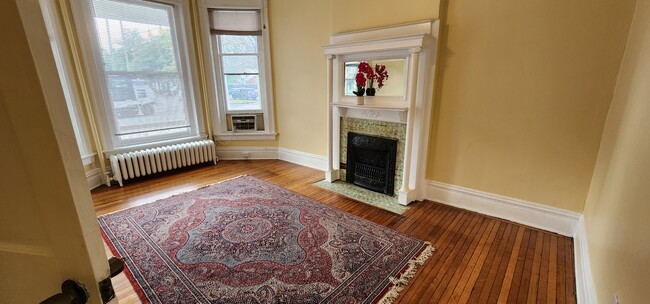 Front Bed Room - 2348 W Grace St