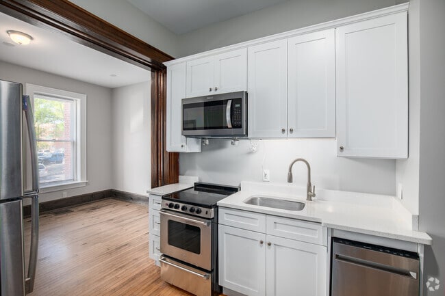 2BR, 1BA - 1,145SF - Kitchen - Fountain Plaza - Fitzgerald Apartments