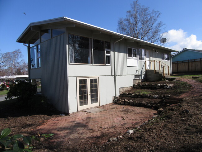 Back of building - 2104 E Ave