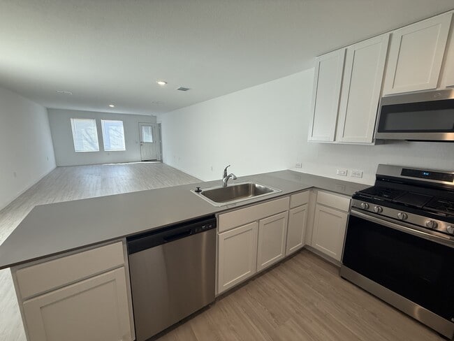 Building Photo - 10727 Vesta Curv