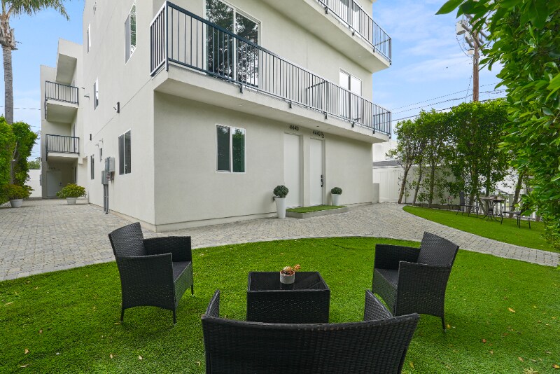 Foto principal - 4443 1/2 Auckland Ave