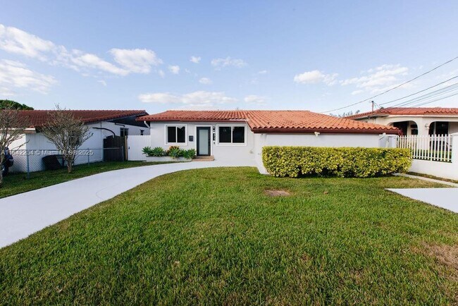 Building Photo - 8943 SW 25th St