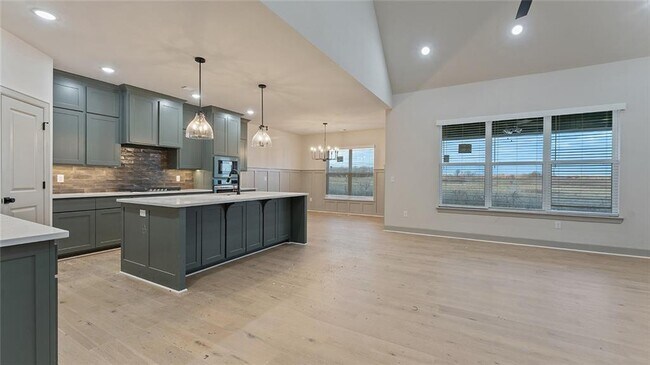 Building Photo - 900 Trestle Ln