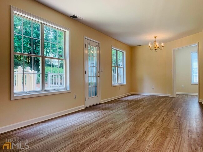 Building Photo - 751 Reeves Lake Dr SW