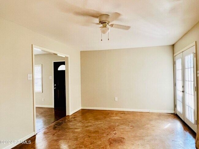 Building Photo - 5009 Creighton Dr