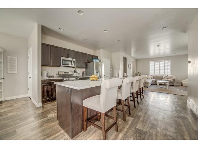 Building Photo - Beautiful 4 Bed 4 Bath Townhome in South J...