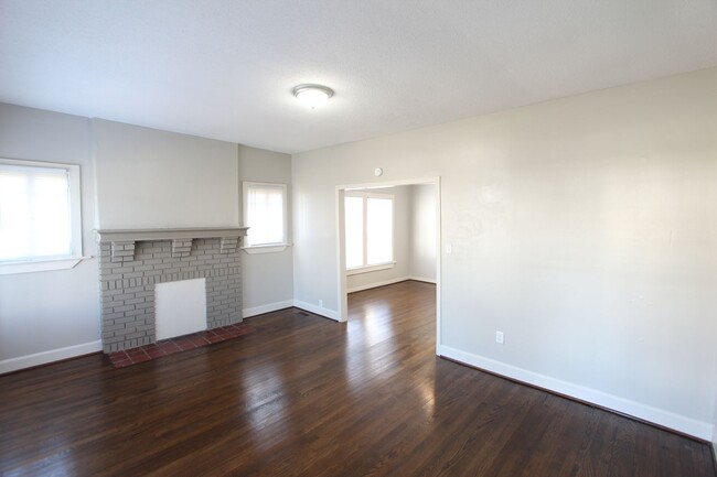 Building Photo - New On The Market with Fresh Updates!!