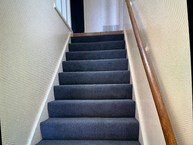 Building Photo - 115 W Koenig Ln