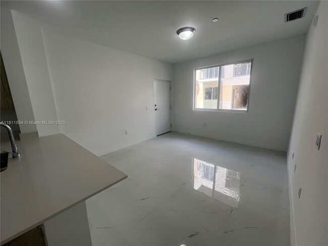 Building Photo - 1010 SW 69th Ave