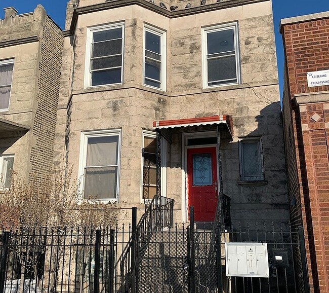 Foto del edificio - 4736 W Armitage Ave