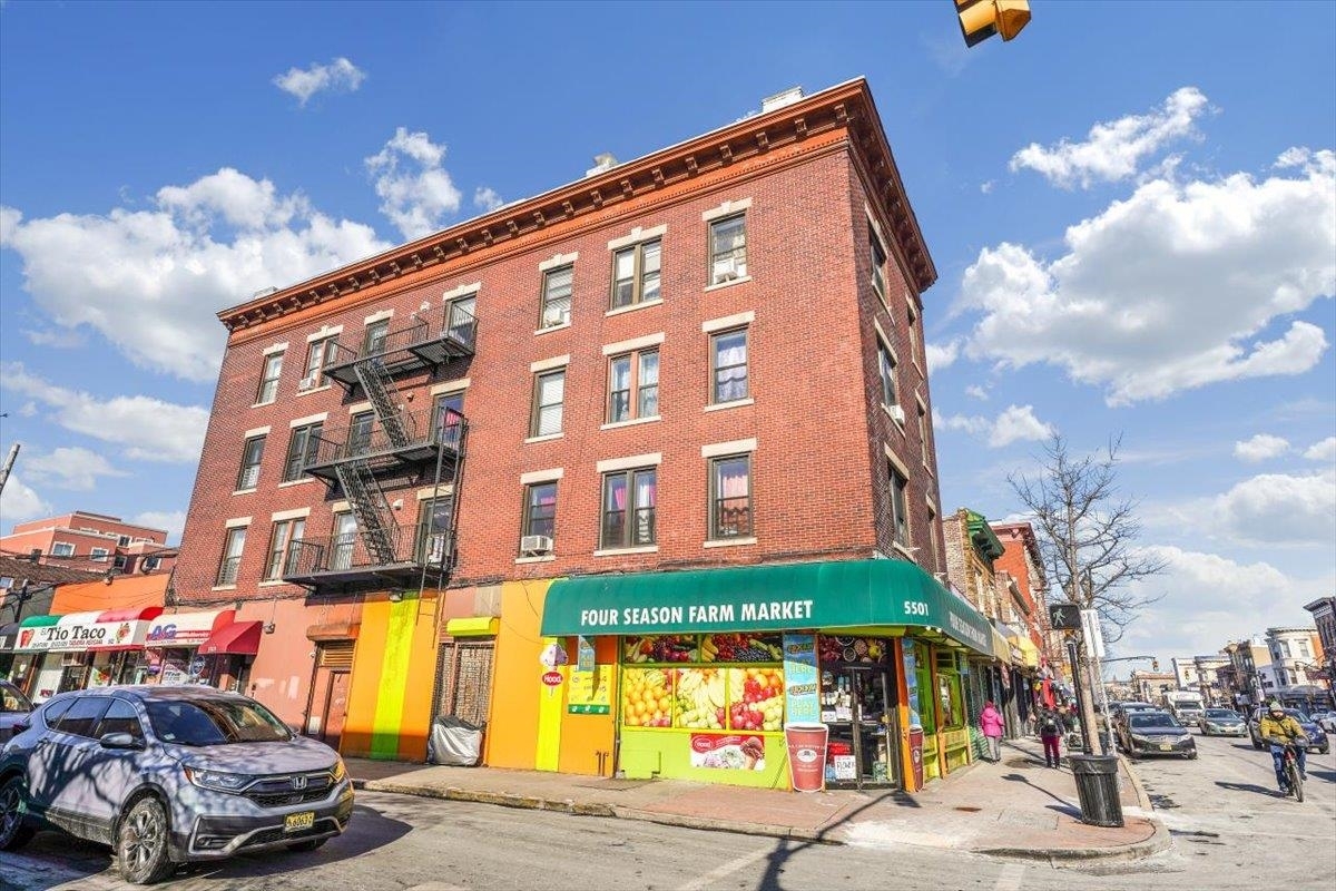 Foto principal - 5501 Bergenline Ave