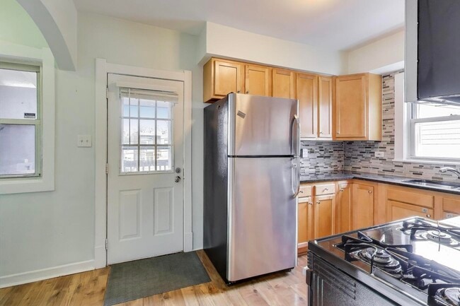 Building Photo - 620 Elgin Ave