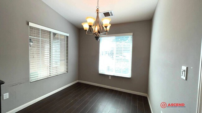 Foto del edificio - 3 Bedroom Home In Northwest Bakersfield!