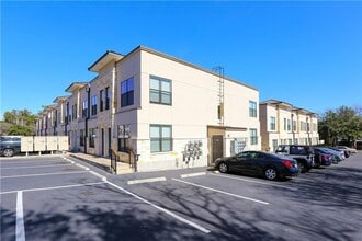 Building Photo - 711 W 32nd St