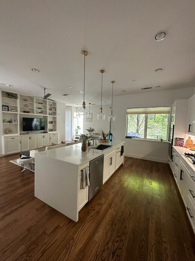 Foto del edificio - 5705 Bryan Pky