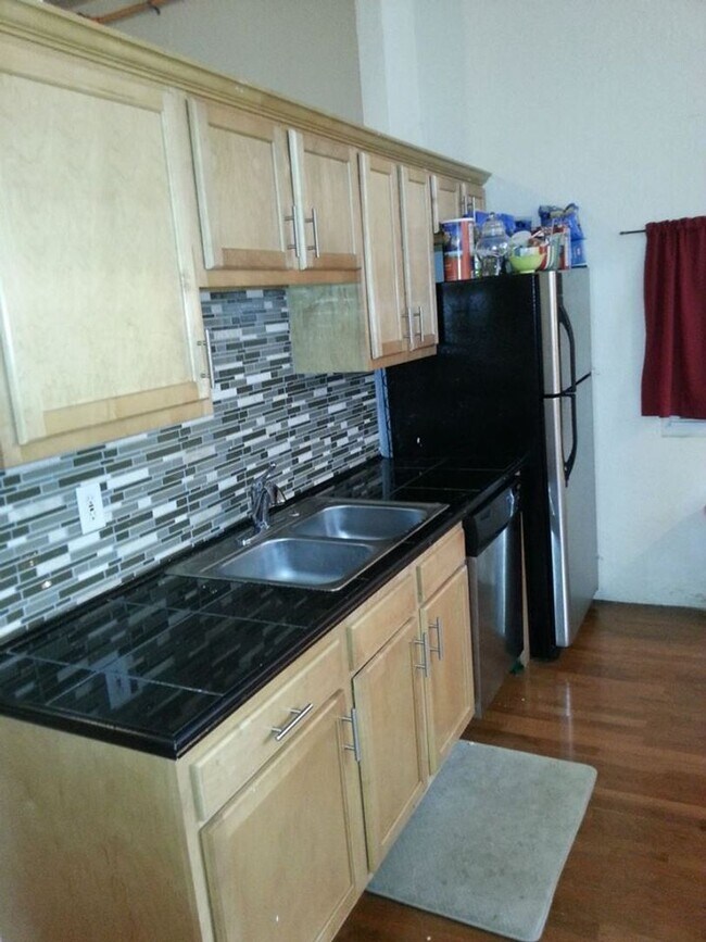 Photo - 2405 Sarah St Apartment