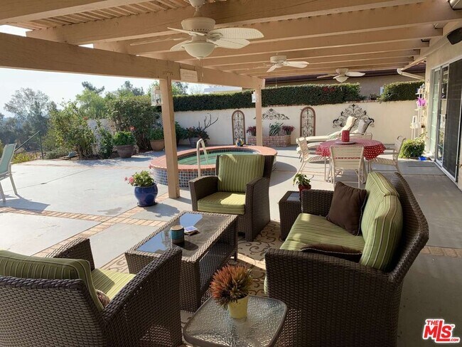 Foto del edificio - 1018 Ridge Heights Dr