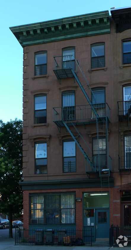Building Photo - 689 Dekalb Ave