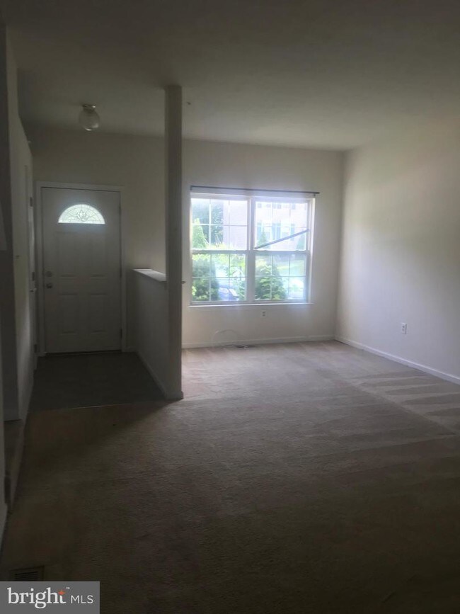 Foto del edificio - 122 Cherry Tree Ln