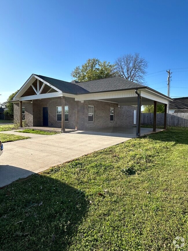 Building Photo - 1001 Ford Ave