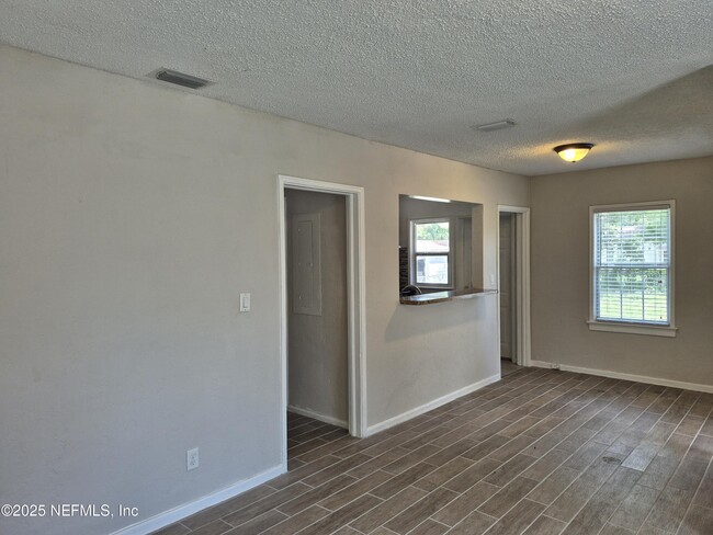 Building Photo - 4717 Cambridge Rd