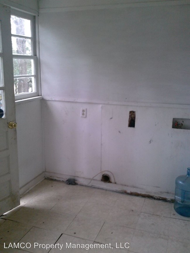 Foto del edificio - 3330 Hawkins Ave