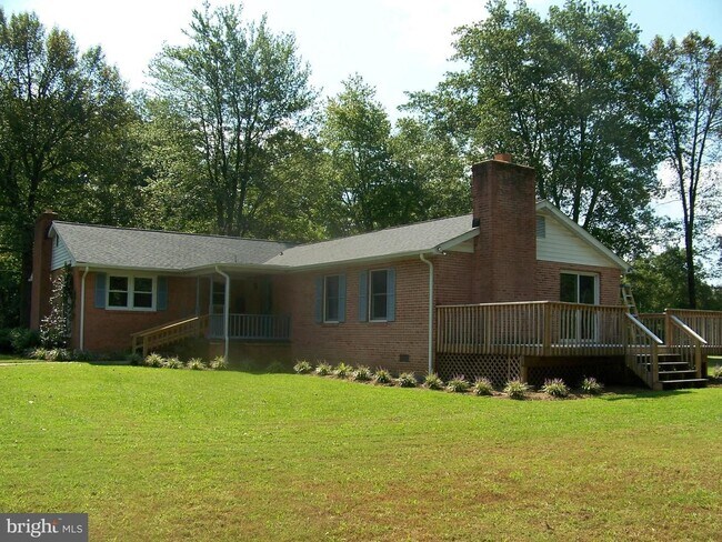 Building Photo - All One Level Living La Plata