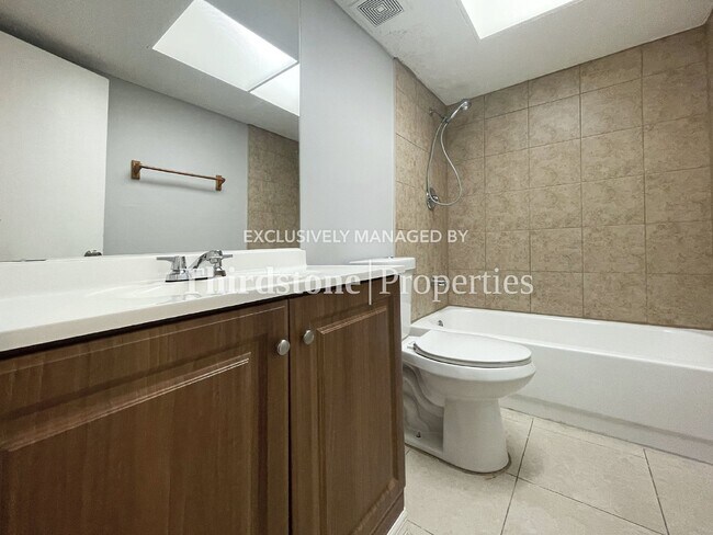 Building Photo - 5127 Indian Lakes Ct APT 4, Jacksonville, ...