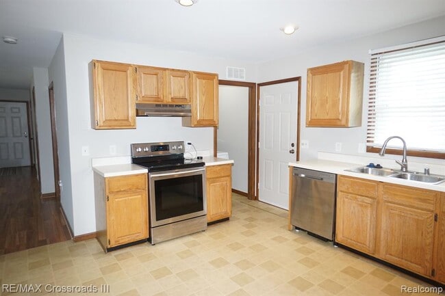 Building Photo - 43373 Alva Dr