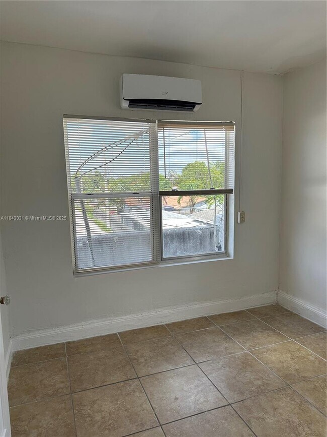 Foto del edificio - 4701 SW 8th St