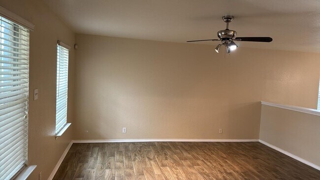 Building Photo - GREAT LOCATION: 1604 & SHAENFIELD | 3 BEDS...