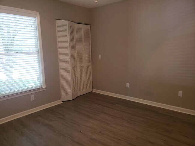 Building Photo - Moore's Mill Place #3