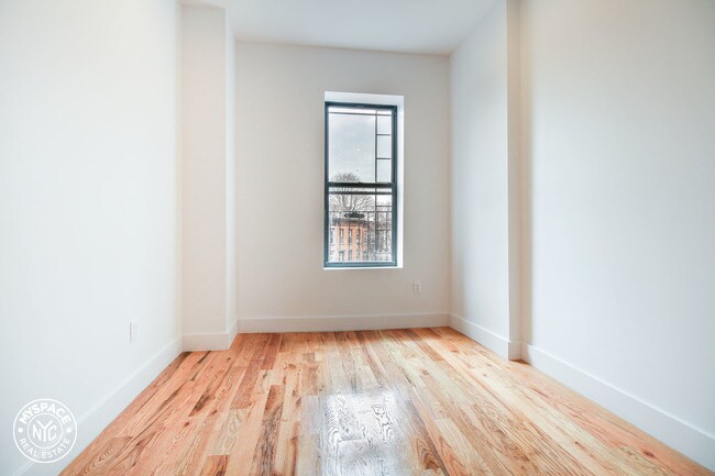 Foto del edificio - 1792 Broadway