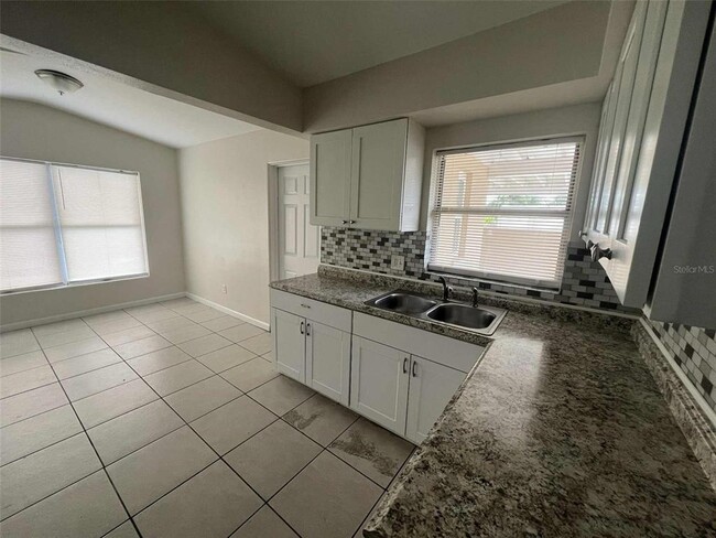 Foto del edificio - 5825 Forest Grove Blvd